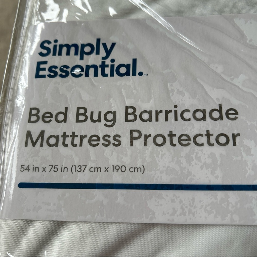 Simply Essential- Bed Bug Barricade Mattress Protector - Full